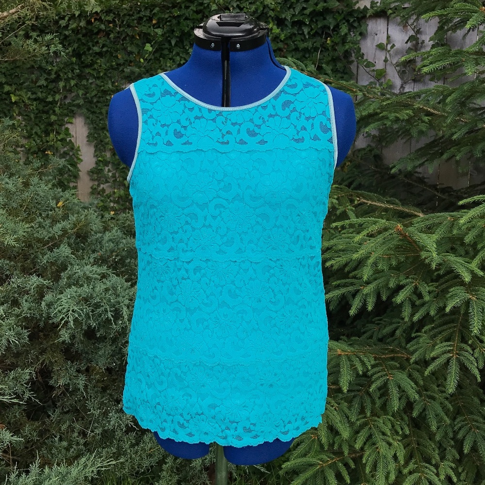 *NWT* Stretch Blue Lace Top